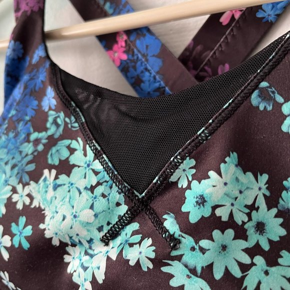 Lululemon In A Flash II Floral Sports Bra (6) in Petal Pop Black Floral - Picture 4 of 6